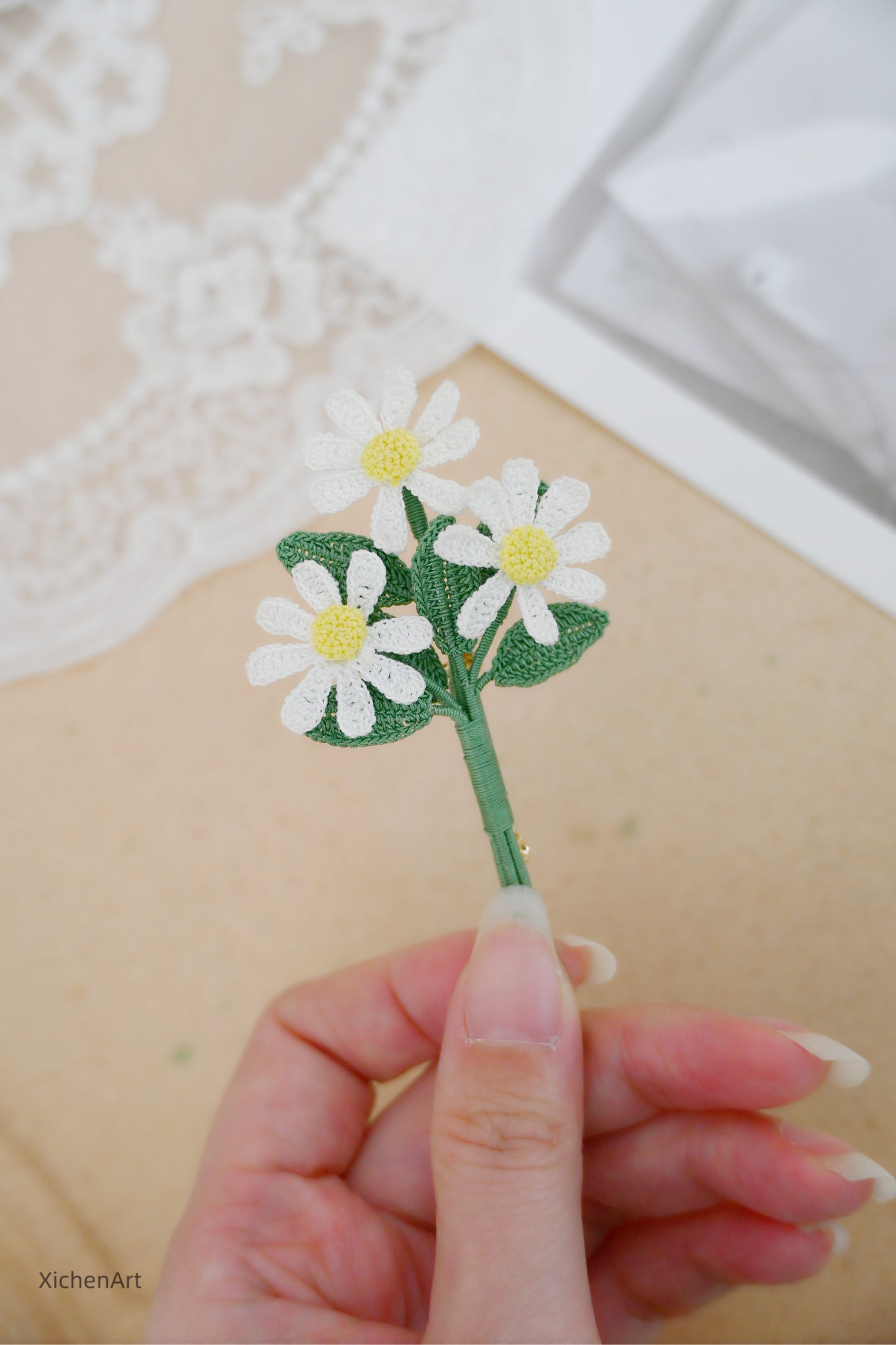 micro crochet daisy brooch