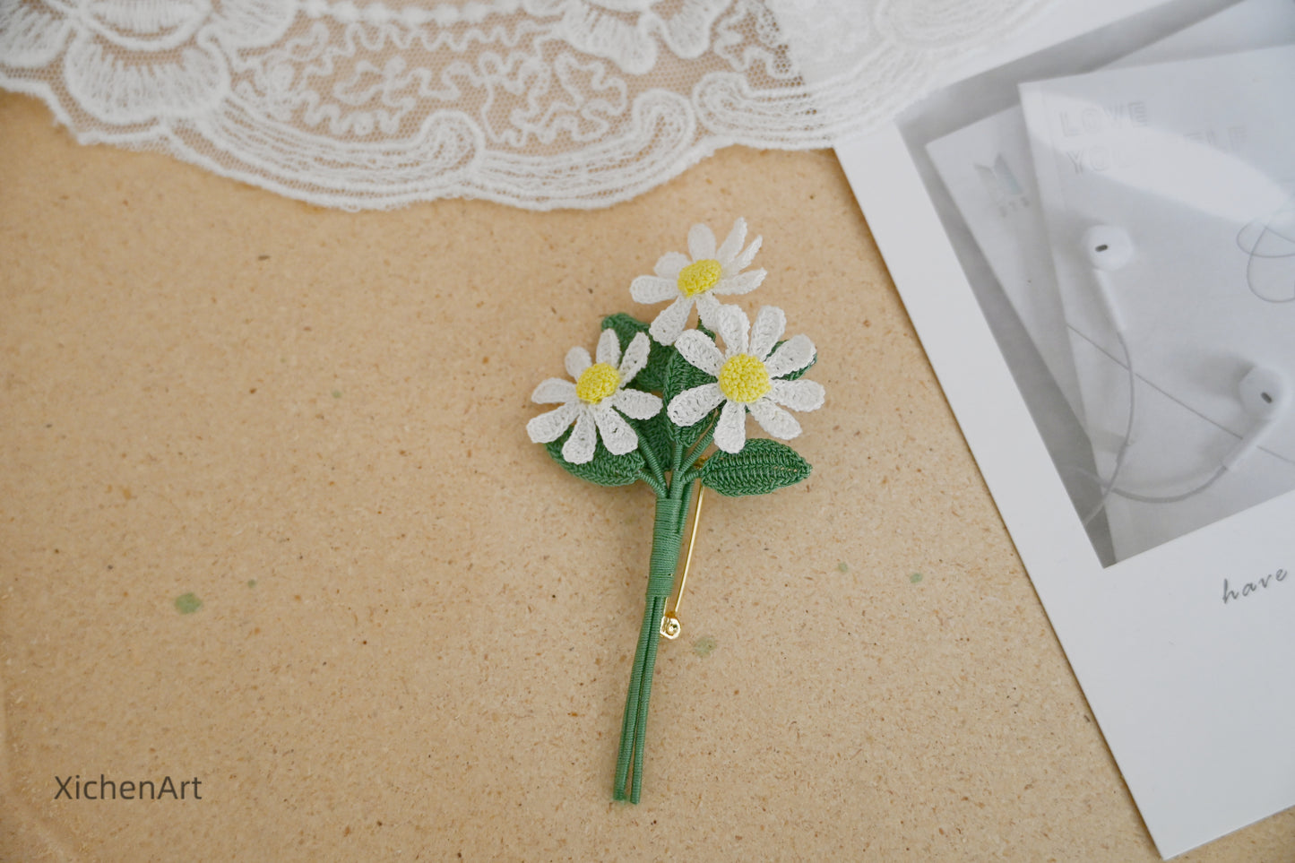 micro crochet daisy brooch