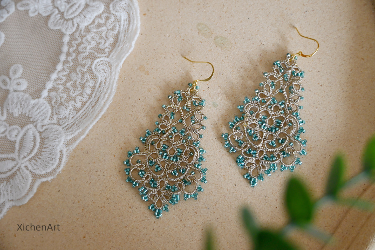 beautiful tatting earrings with green glass beads, gorgeous and elegance tatting earrings, handmade tatting earrings with champagne color metallic thread