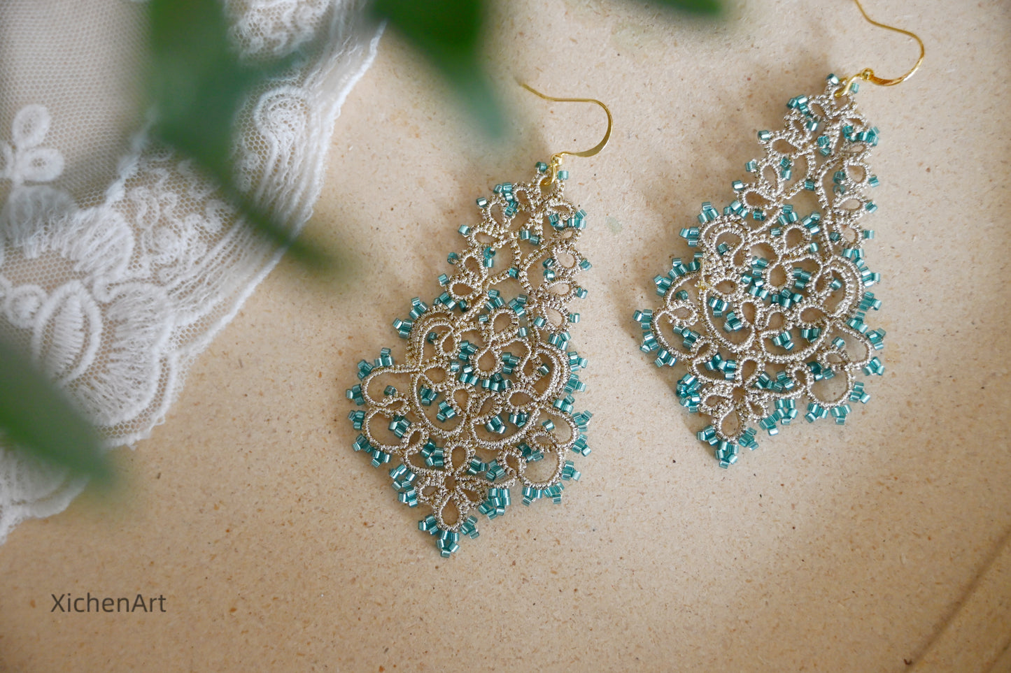 beautiful tatting earrings with green glass beads, gorgeous and elegance tatting earrings, handmade tatting earrings with champagne color metallic thread