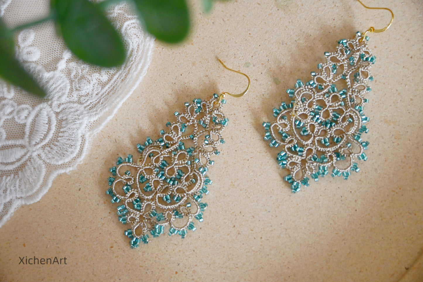 beautiful tatting earrings with green glass beads, gorgeous and elegance tatting earrings, handmade tatting earrings with champagne color metallic thread