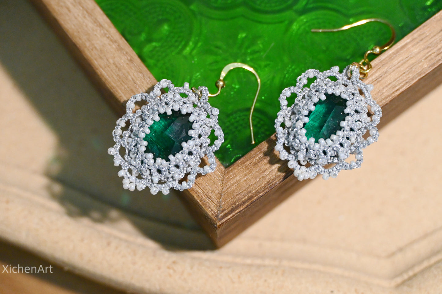 vintage tatting earring with emerald crystal, handmade tatting earring with emerald crystal, frivolite tatting earring