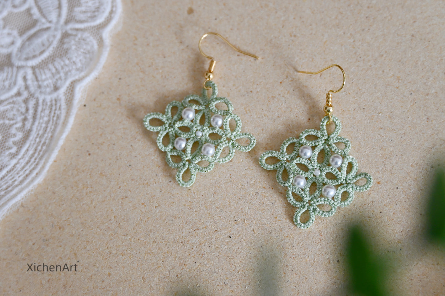 tatting earring with pearls and beads, elegant tatting earring with pearls, frivolite tatting earrings