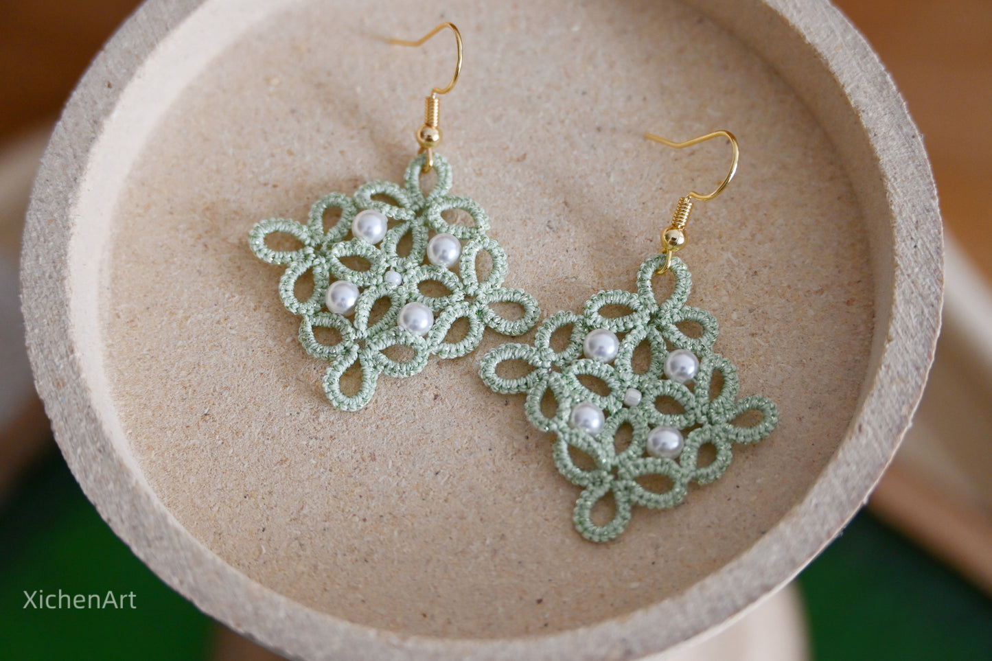 tatting earring with pearls and beads, elegant tatting earring with pearls, frivolite tatting earrings