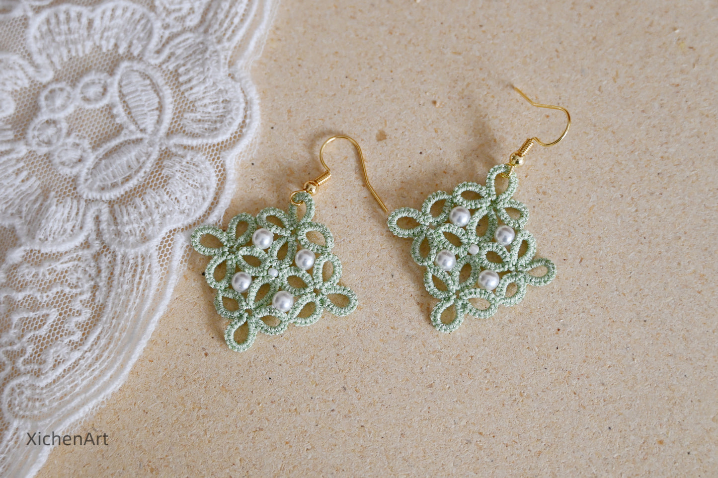 tatting earring with pearls and beads, elegant tatting earring with pearls, frivolite tatting earrings