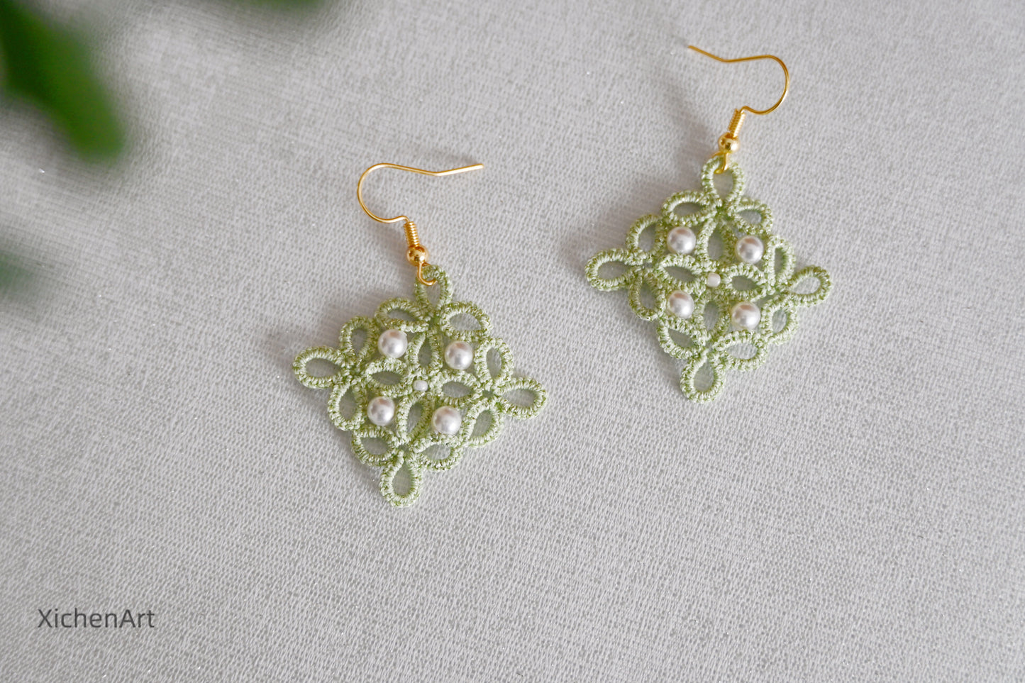 tatting earring with pearls and beads, elegant tatting earring with pearls, frivolite tatting earrings