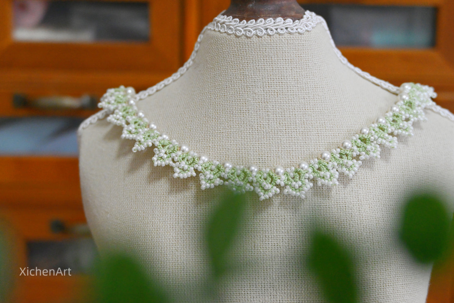 tatting necklace with pearls, green color tatting necklace with pearls, gorgeous tatting necklace, frivolite tatting necklace