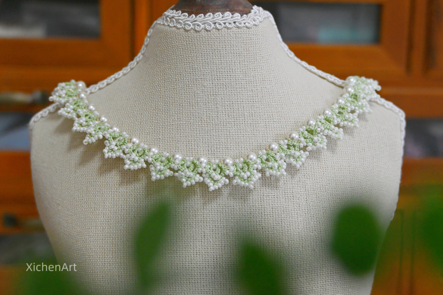 tatting necklace with pearls, green color tatting necklace with pearls, gorgeous tatting necklace, frivolite tatting necklace