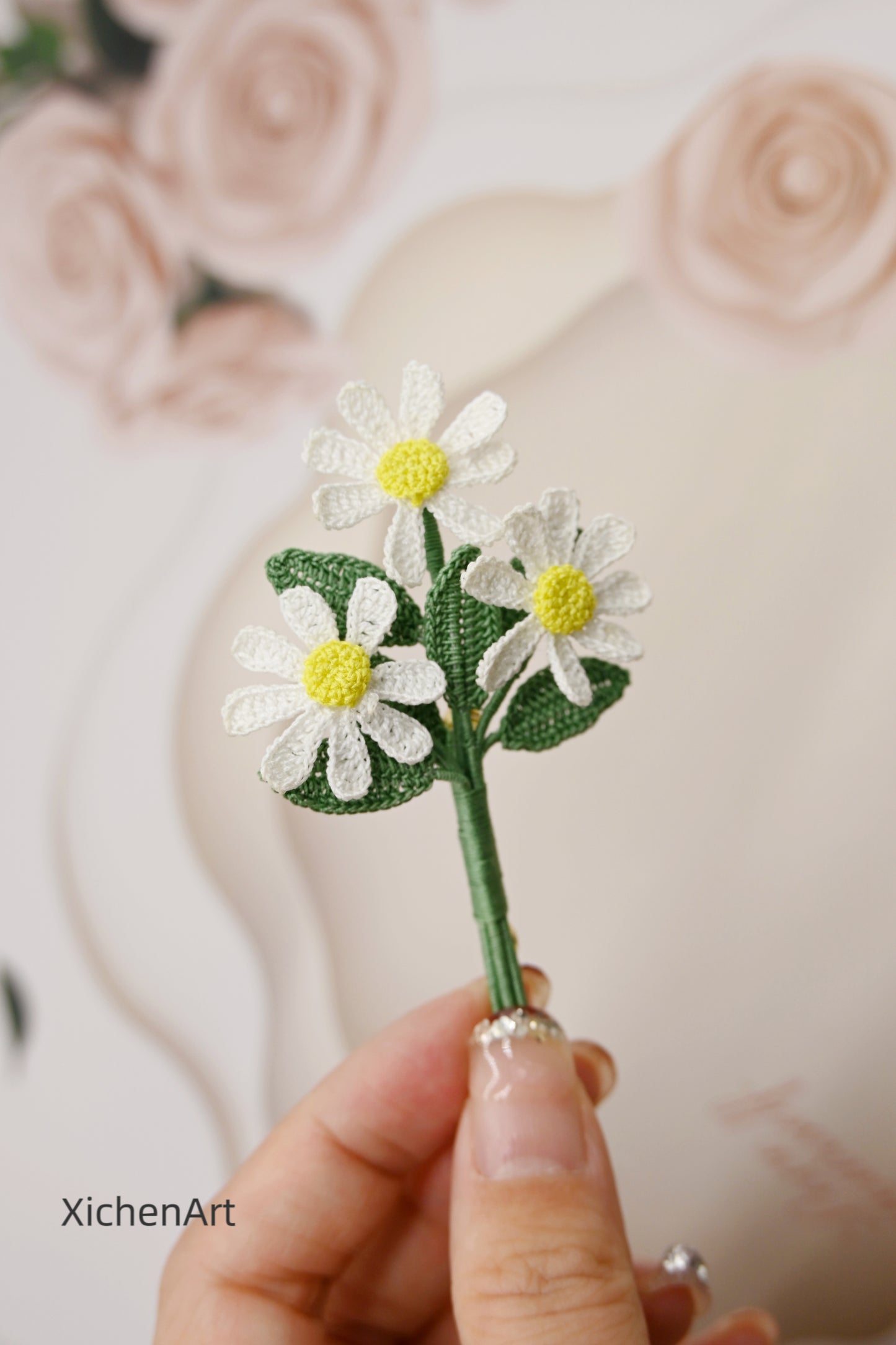 micro crochet daisy brooch