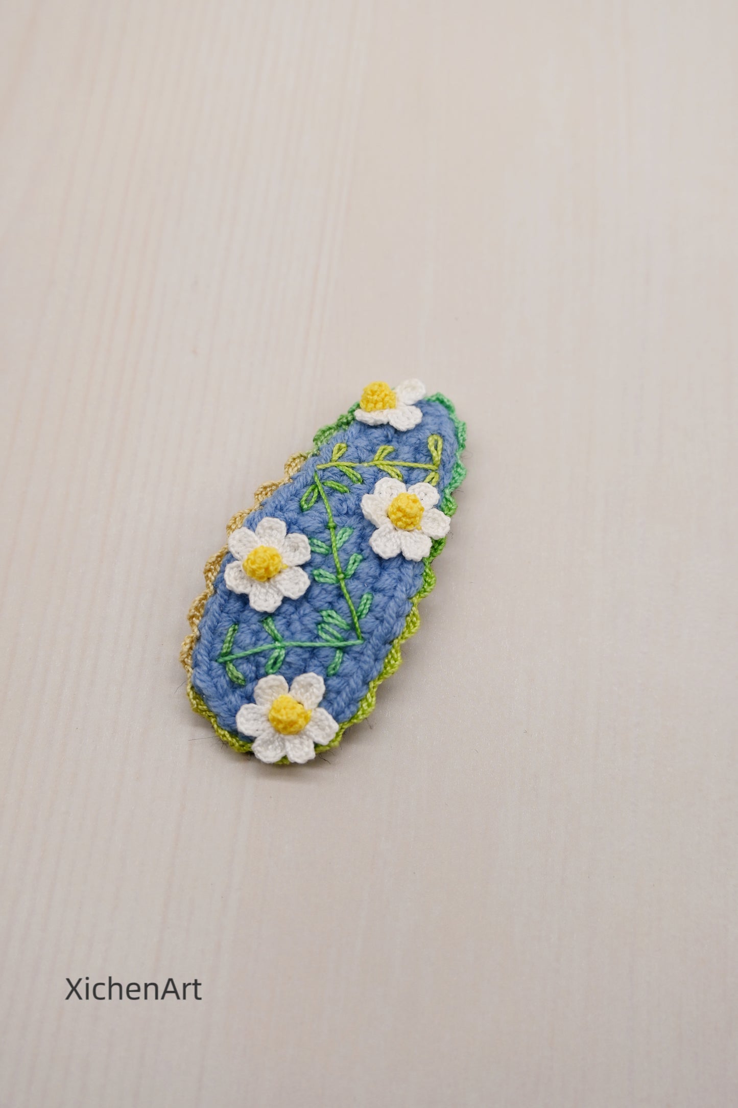 micro crochet daisy hair clip