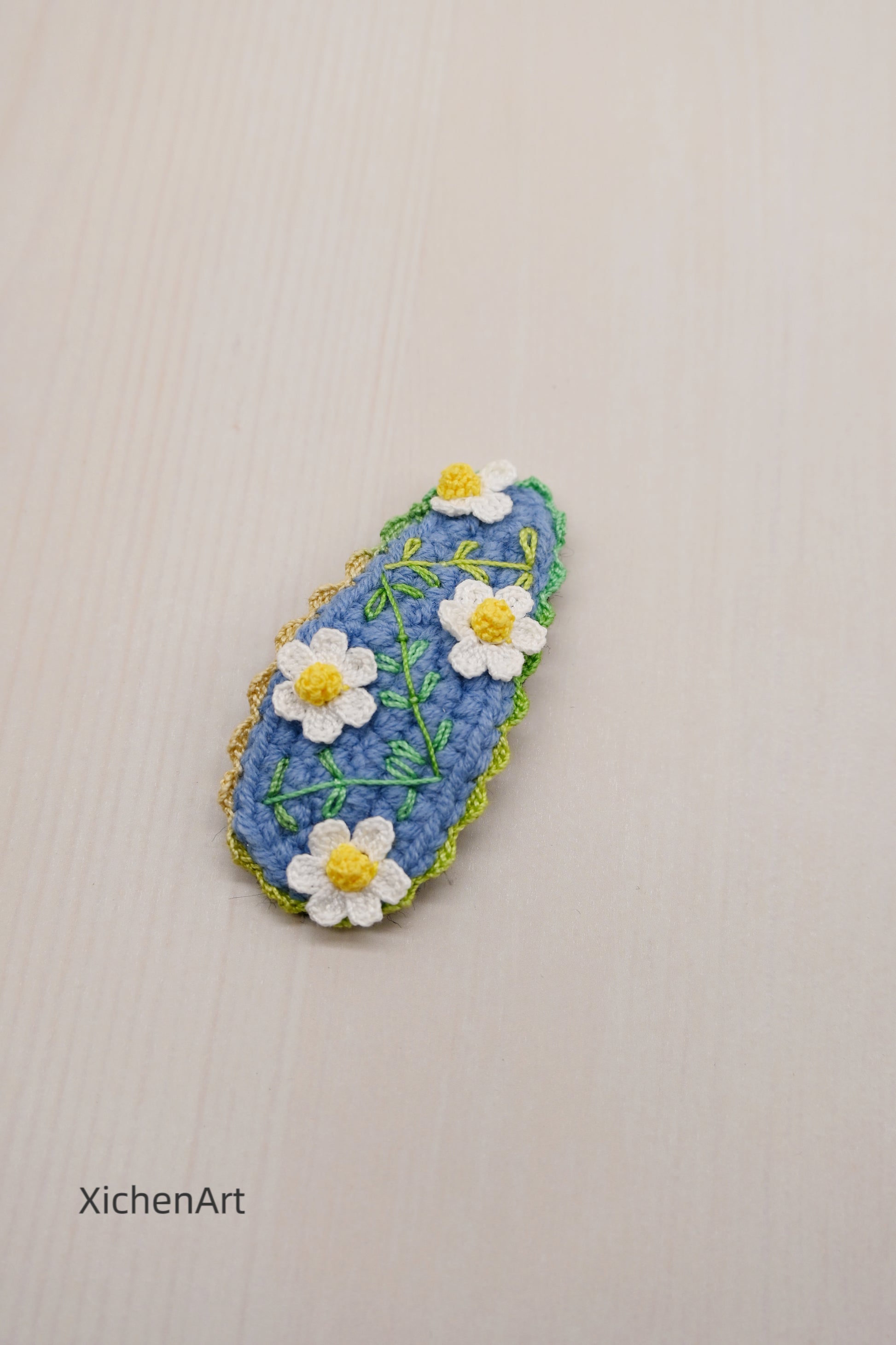 micro crochet daisy hair clip