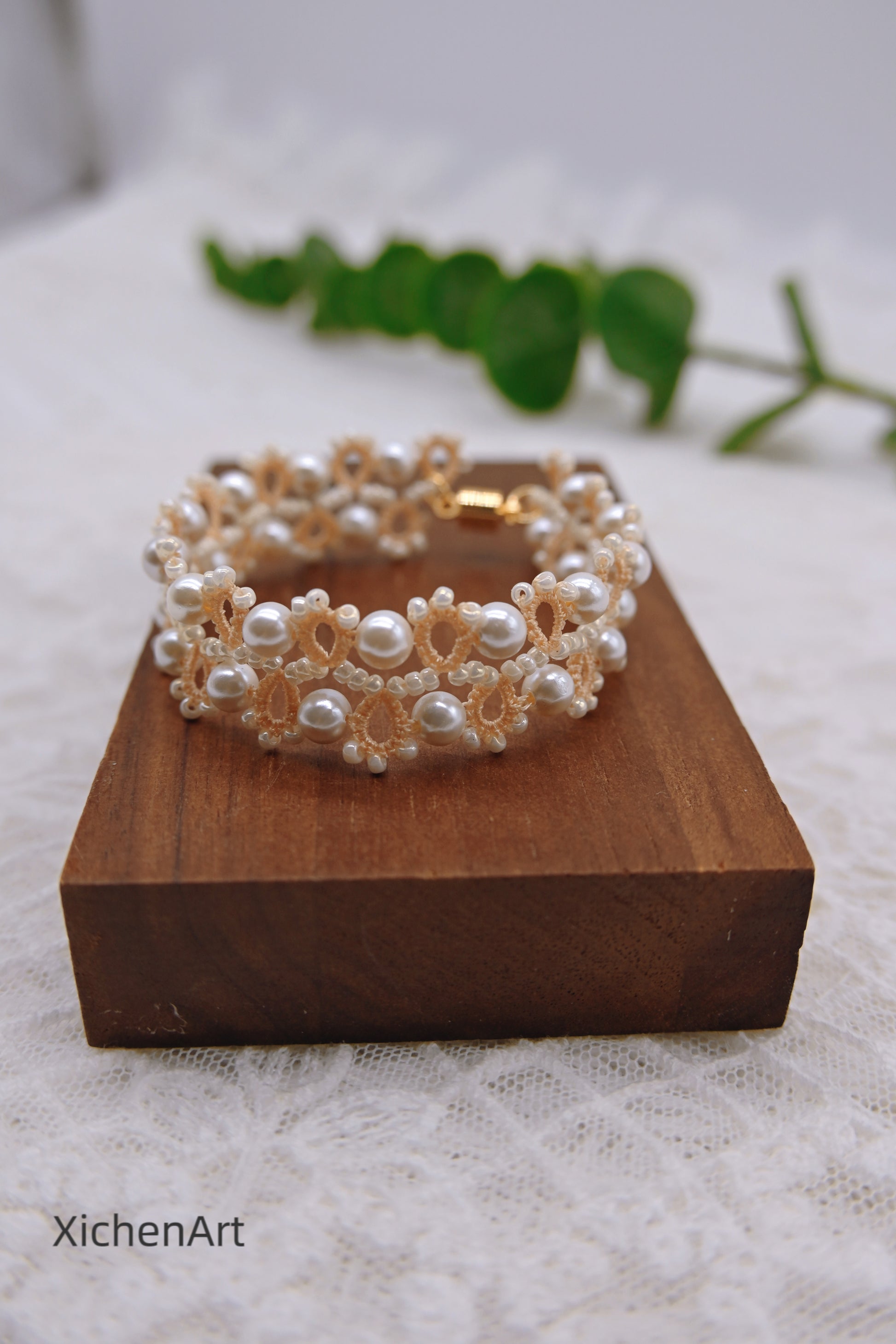 tatting bracelet with pearl