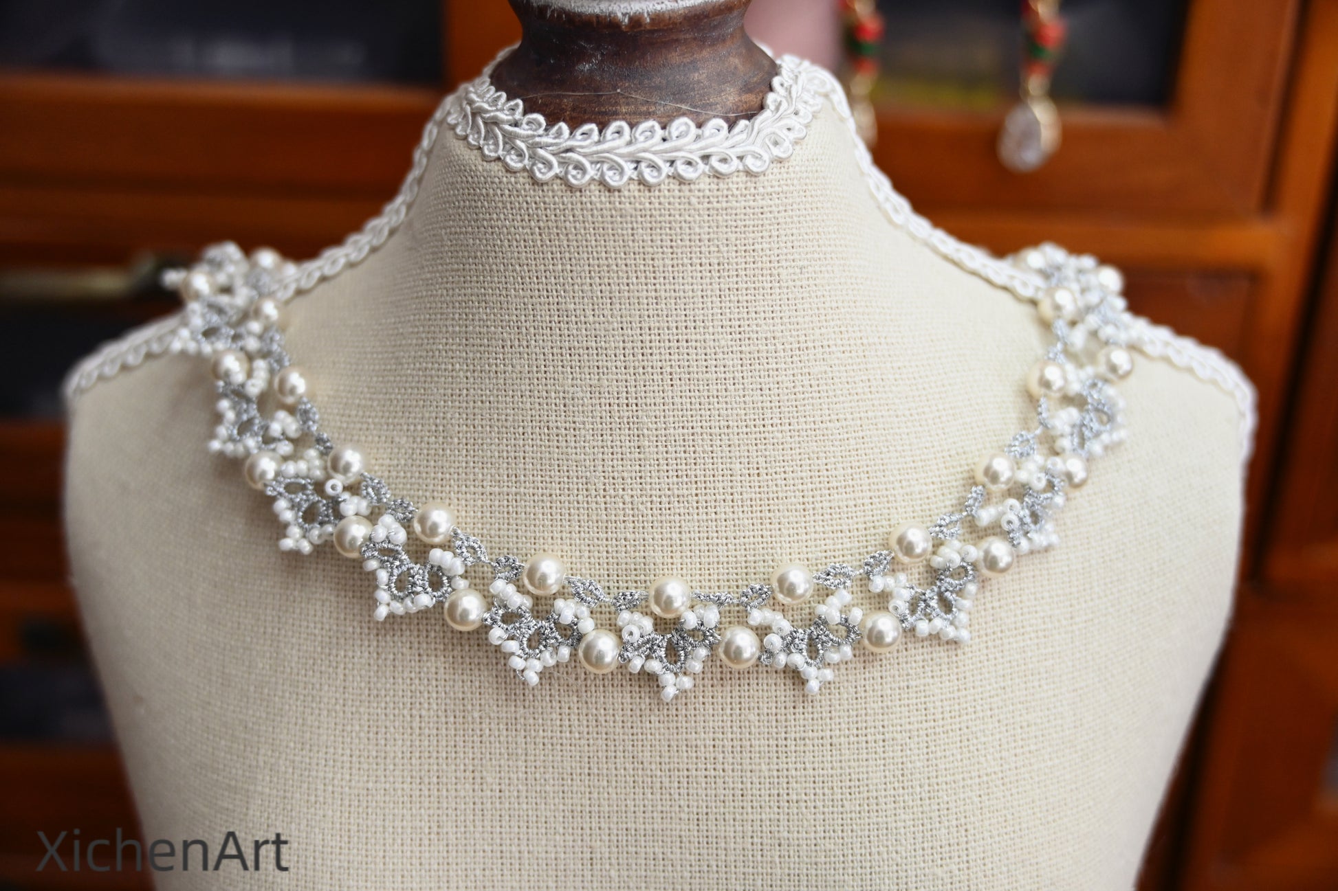 silver color gorgeous tatting necklace