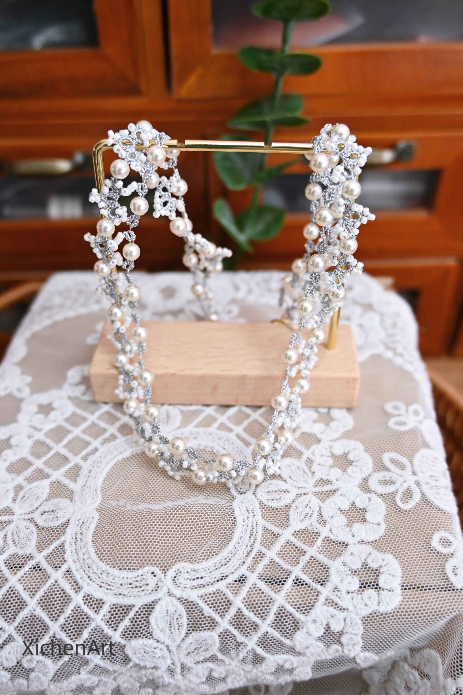 silver color gorgeous tatting necklace