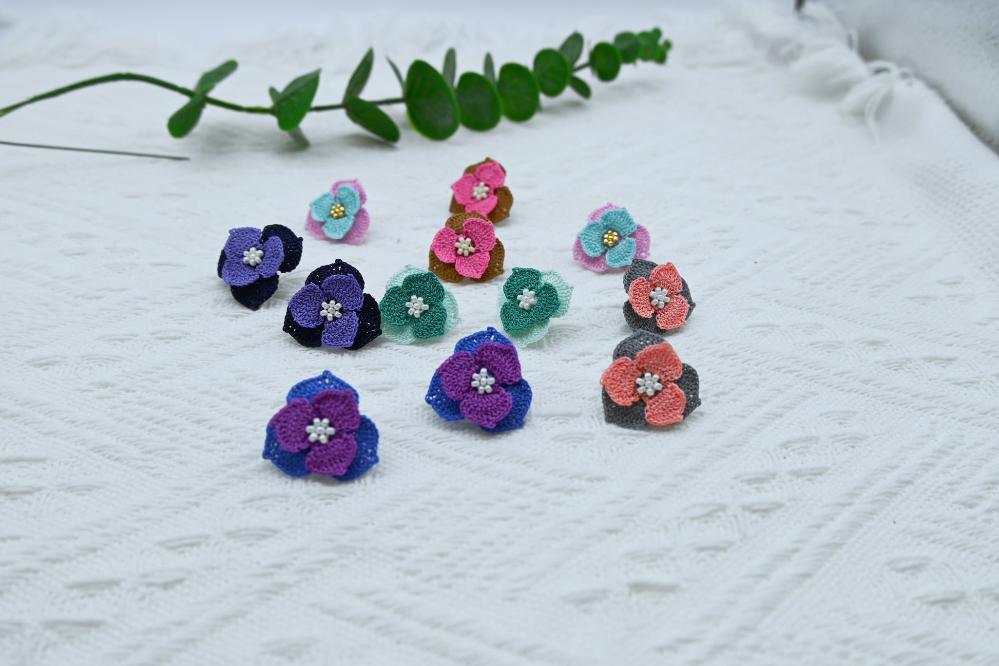 micro crochet trillium earrings