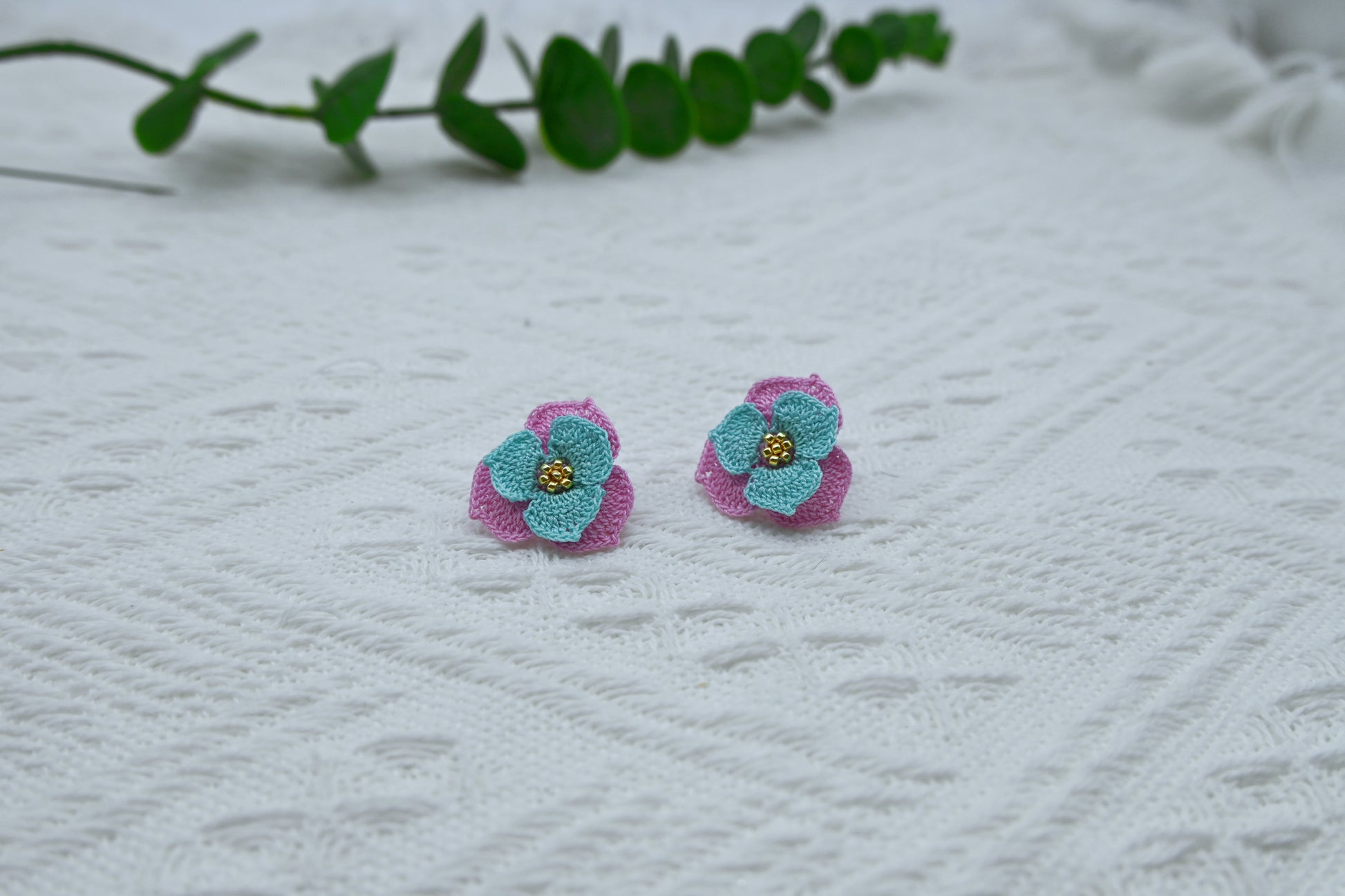 micro crochet trillium earrings