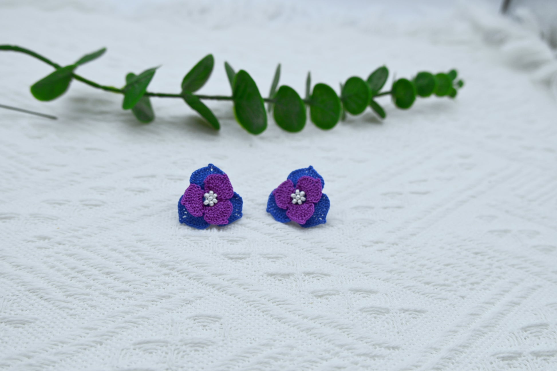 micro crochet trillium earrings