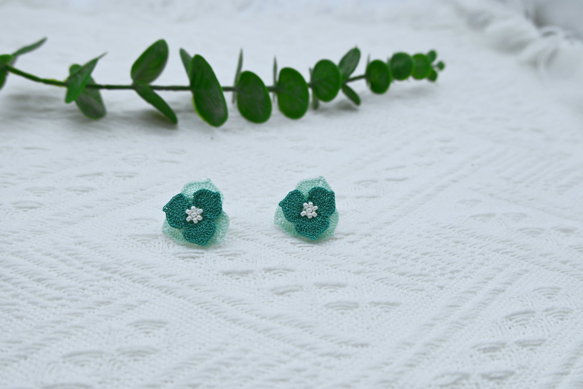 micro crochet trillium earrings