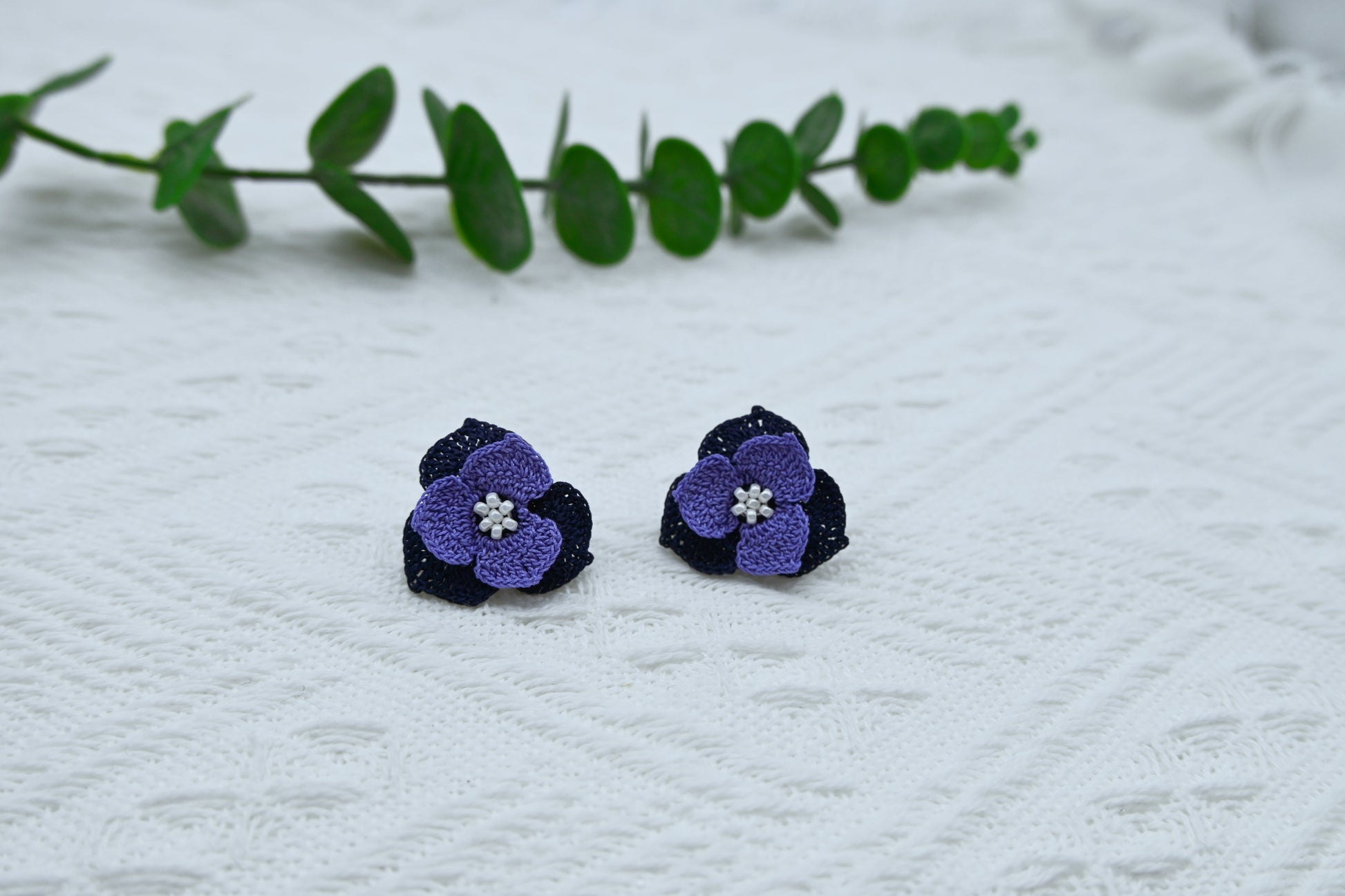 micro crochet trillium earrings