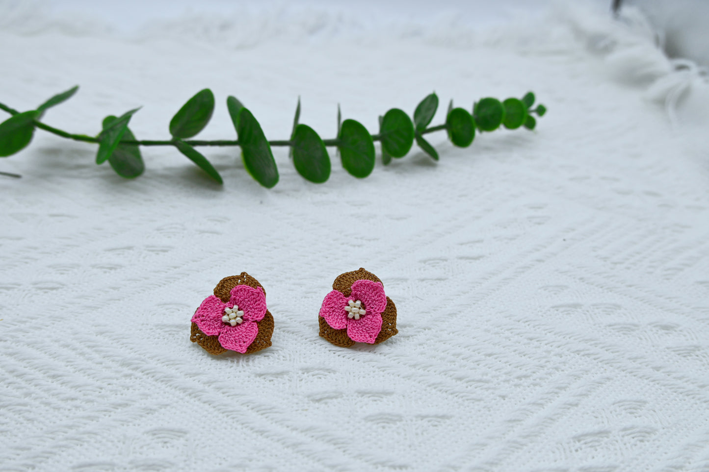 micro crochet trillium earrings