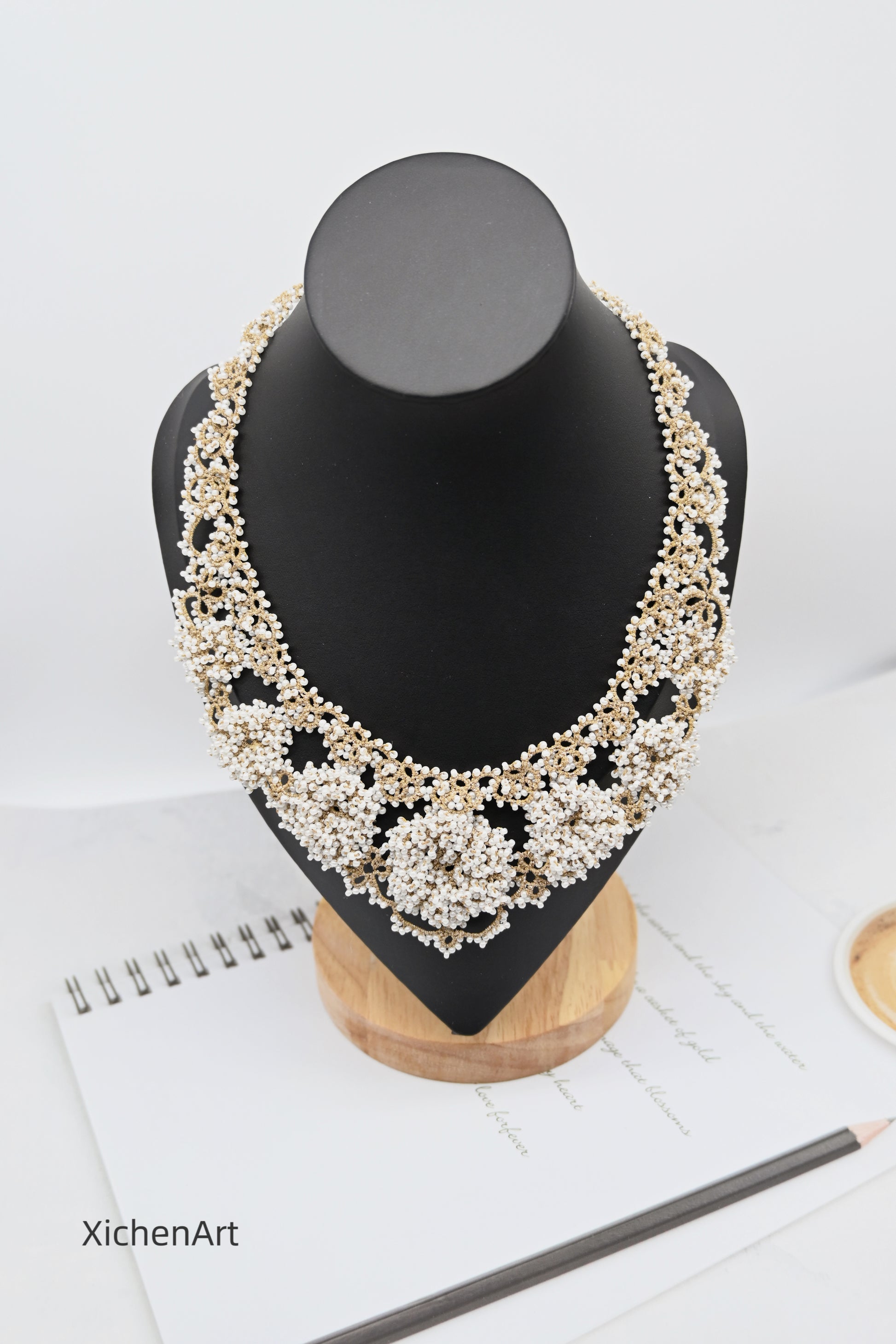 gorgeous tatting necklace for wedding